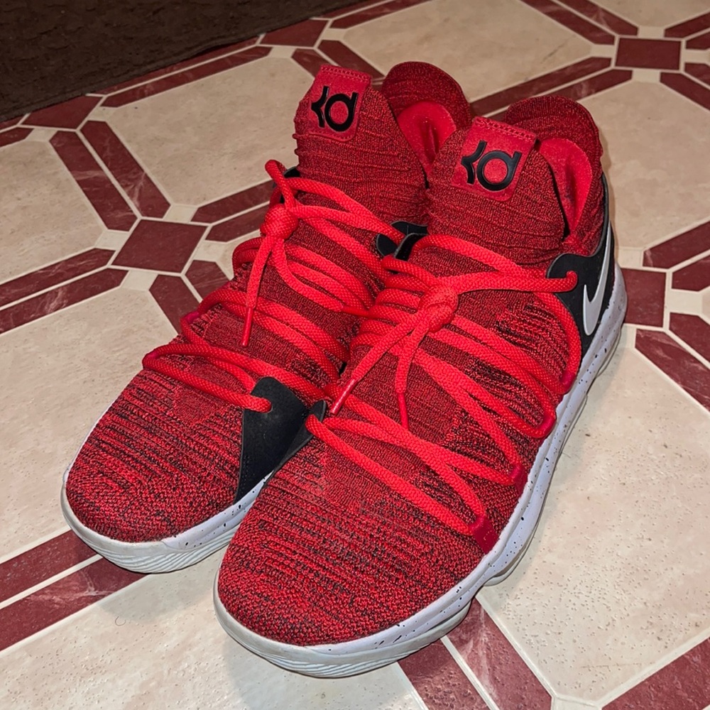 Red Velvet Kevin Durant Athletic Shoes.